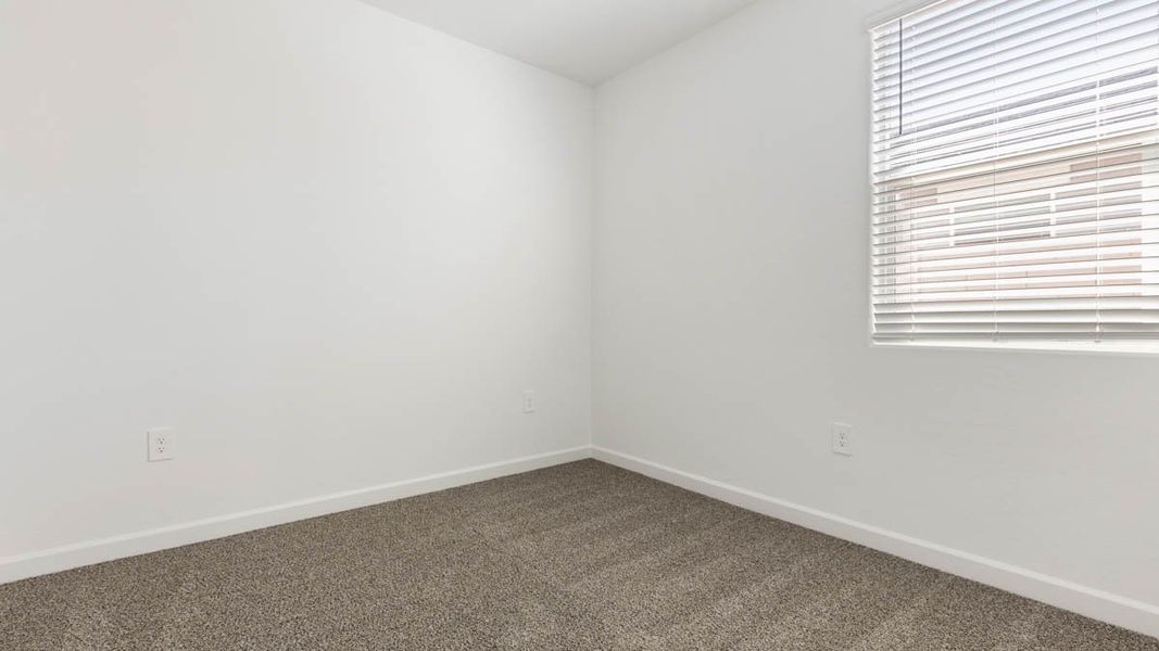 Spacious, unfurnished interior of a new home in Sorrento, Maricopa (Image 22).