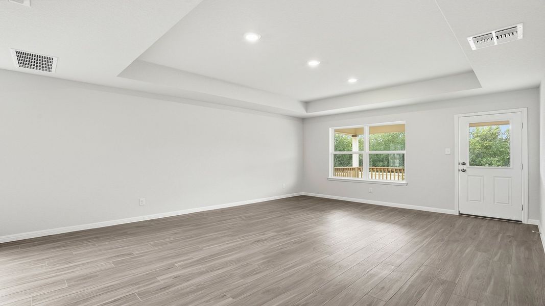Spacious, unfurnished interior of a new home in Hunters Ranch, San Antonio (Image 17).