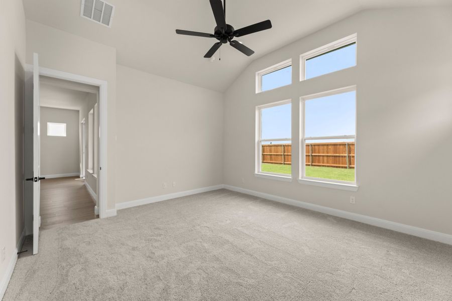 Spacious, unfurnished interior of a new home in Ten Mile Creek, Celina (Image 24).