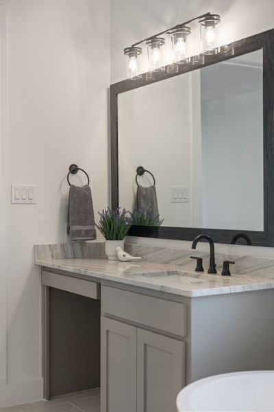 Representative interior finishes for a home built from the Blackburn by Windsor Homes in Ridge Pointe Estates, McLendon-Chisholm (Image 24).