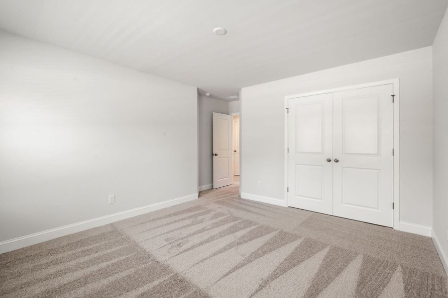 Spacious, unfurnished interior of a new home in Waterways, Richmond Hill (Image 18).