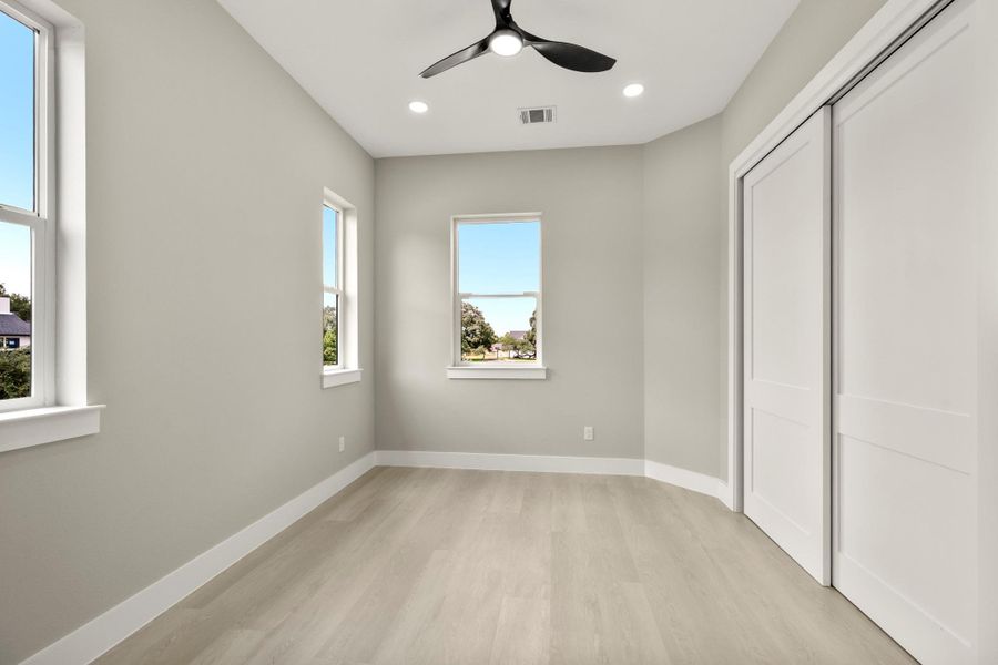 Spacious, unfurnished interior of a new home in , Tomball (Image 25). Spacious, unfurnished interior of a new home in , Tomball (Image 25).