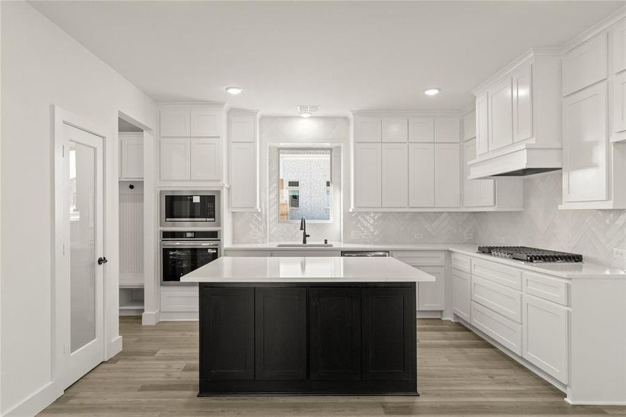 16. 8216 Caprock - Kitchen 16. 8216 Caprock - Kitchen