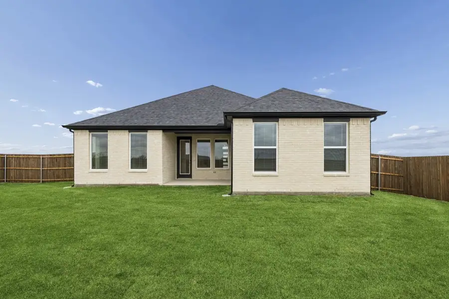 Exterior details and patio area of a home in Brahman Ranch, Venus (Image 4).