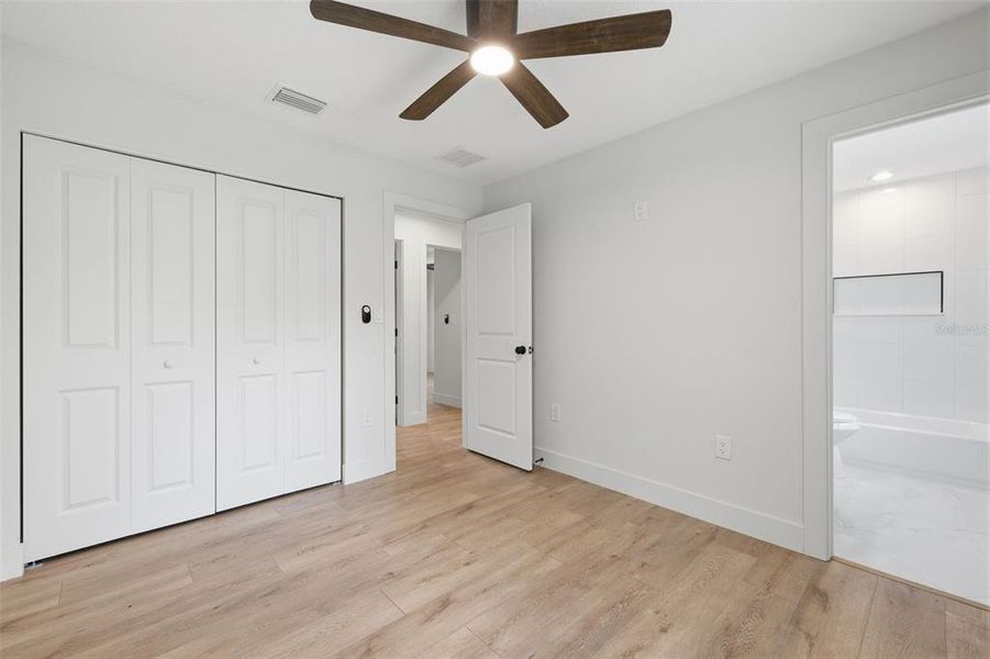 Spacious, unfurnished interior of a new home in , Crystal River (Image 22).