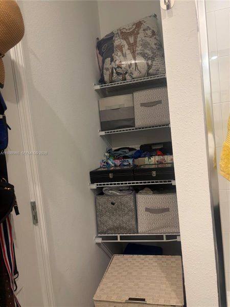 Close-up of interior finishes inside a home in , Haines City (Image 19).