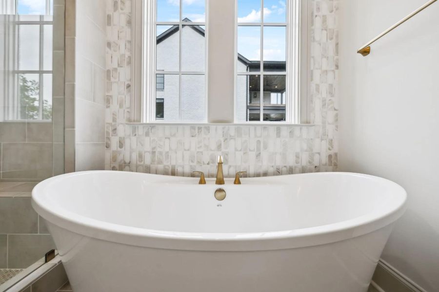 The Elmsley E Primary Suite Bathroom