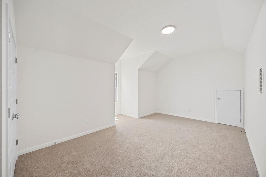 Spacious, unfurnished interior of a new home in Trinity Ranch, Elgin (Image 27).