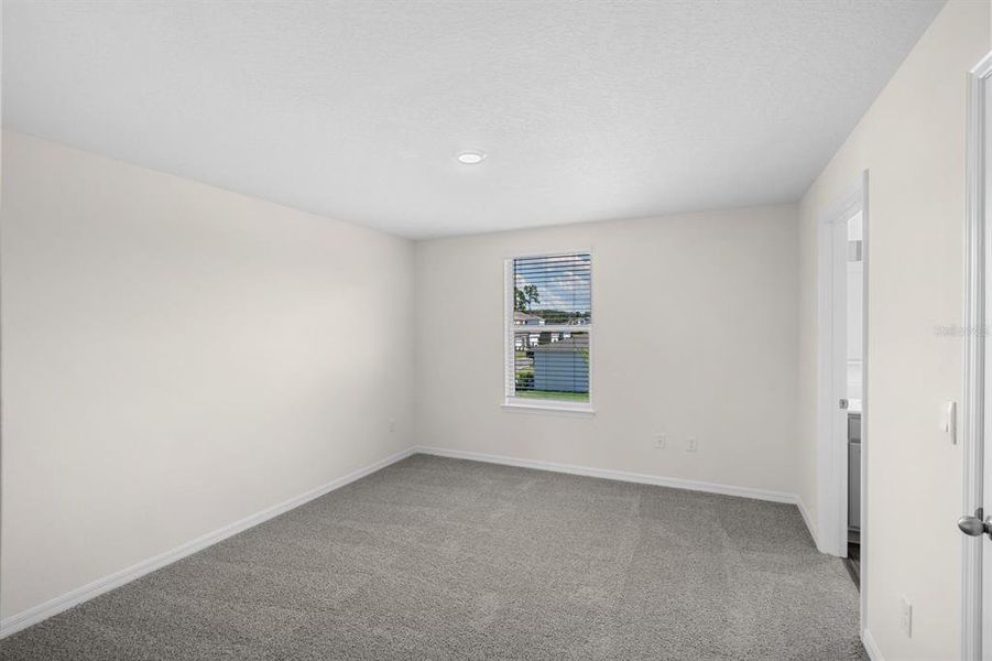 Spacious, unfurnished interior of a new home in Waterleigh, Winter Garden (Image 19).