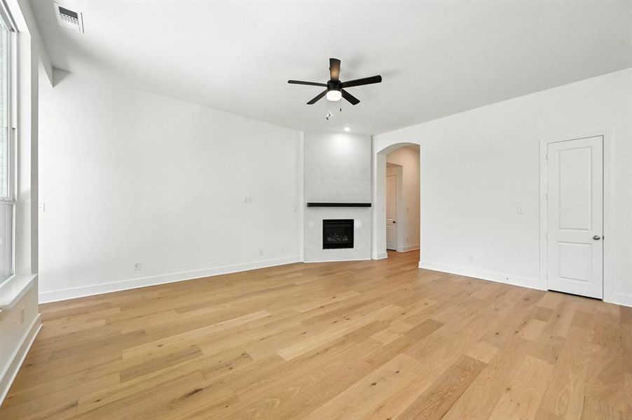 Spacious, unfurnished interior of a new home in Thompson Farms: 60ft. lots, Van Alstyne (Image 22). Spacious, unfurnished interior of a new home in Thompson Farms: 60ft. lots, Van Alstyne (Image 22).