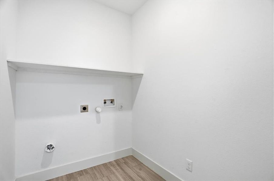 Spacious, unfurnished interior of a new home in , Mineral Wells (Image 16).