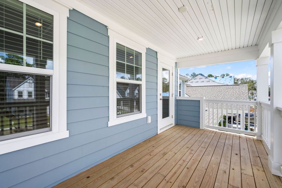 Exterior details and patio area of a home in Waterways, Richmond Hill (Image 29).