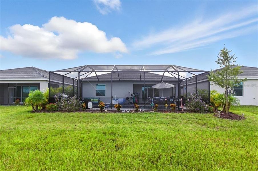 Exterior details and patio area of a home in , Venice (Image 25).