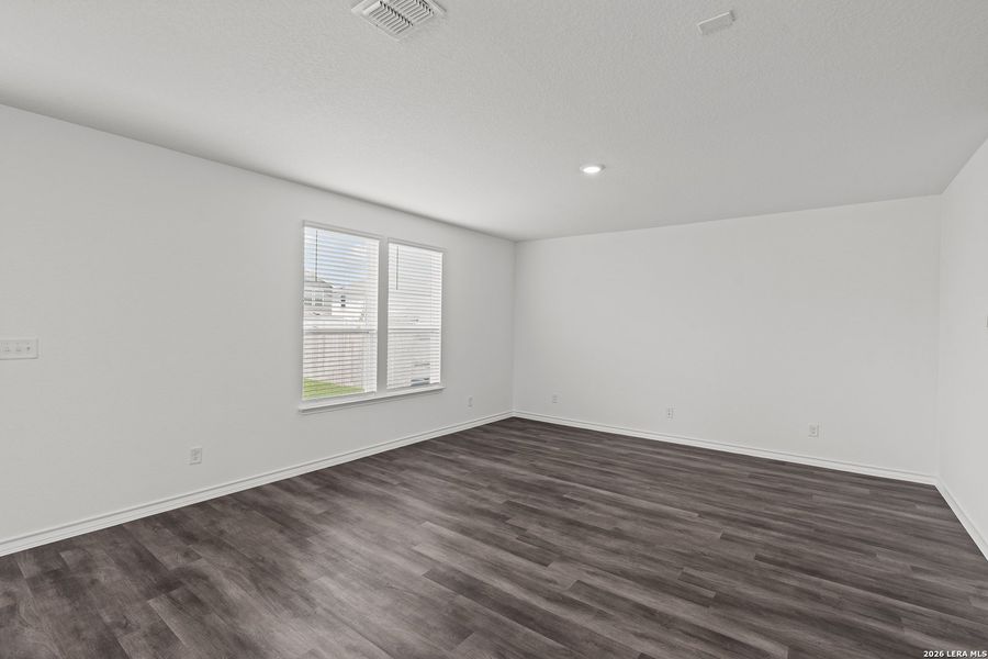 Spacious, unfurnished interior of a new home in Dove Song, Marion (Image 33).