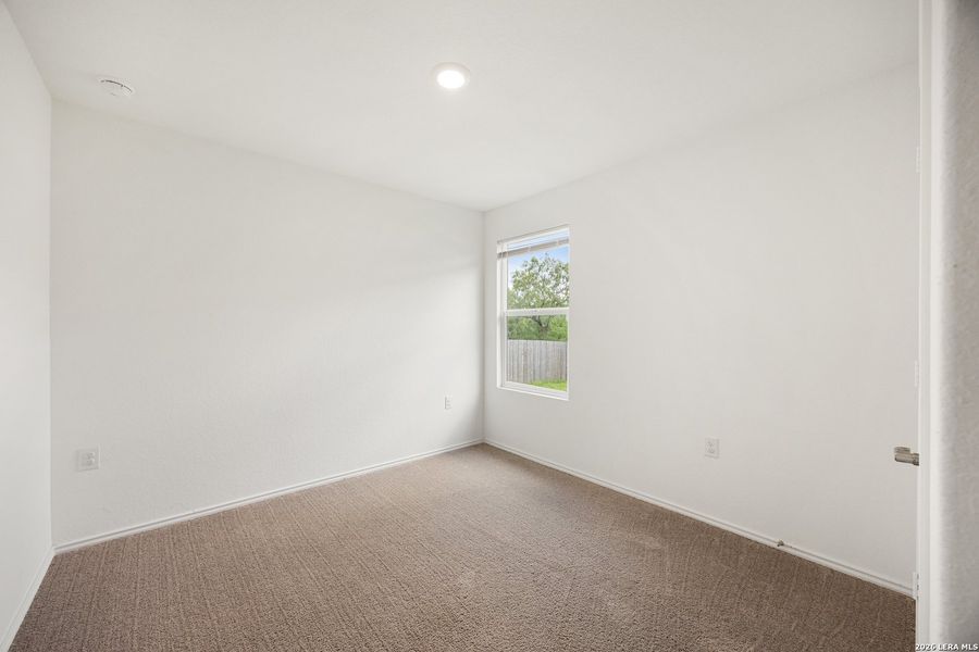 Spacious, unfurnished interior of a new home in Mission del Lago, San Antonio (Image 21).