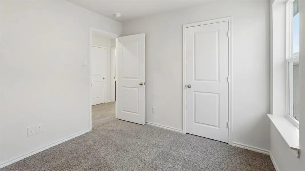 Spacious, unfurnished interior of a new home in Arbor Trails South, Princeton (Image 14).