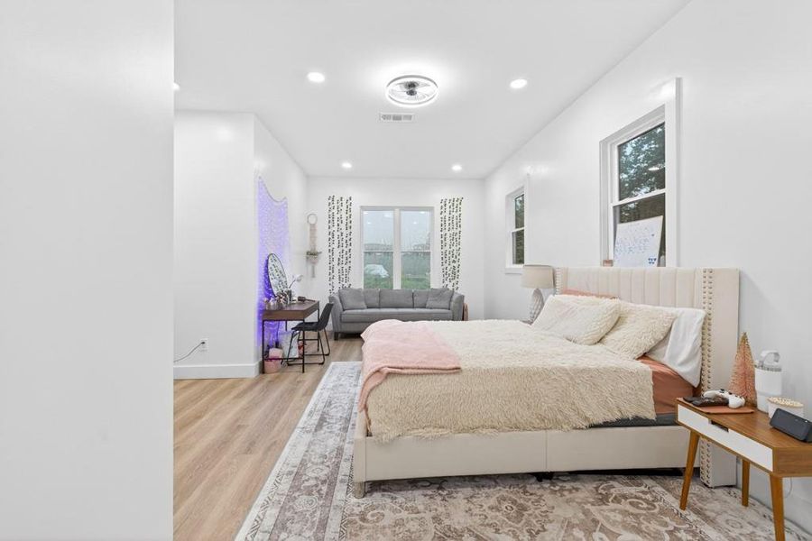 Furnished interior view inside a new home in , Buford (Image 44).