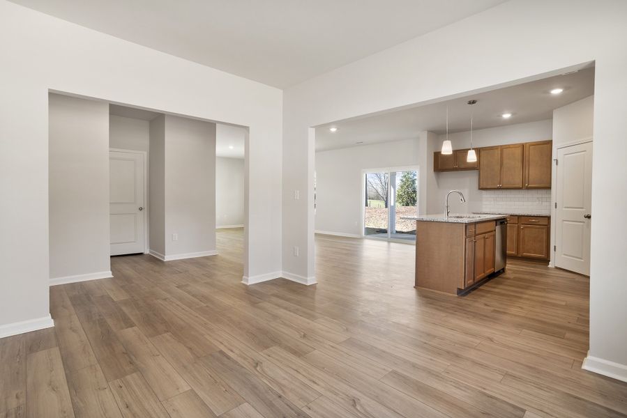 Spacious, unfurnished interior of a new home in Cambridge Reserve, Angier (Image 19).