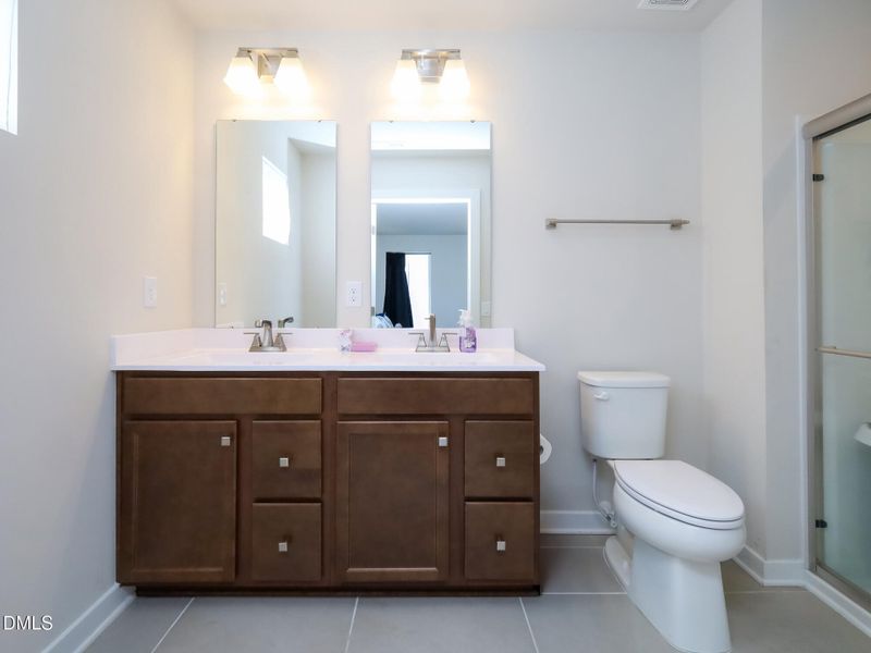 028_601_hollys_bluff_primary_bath