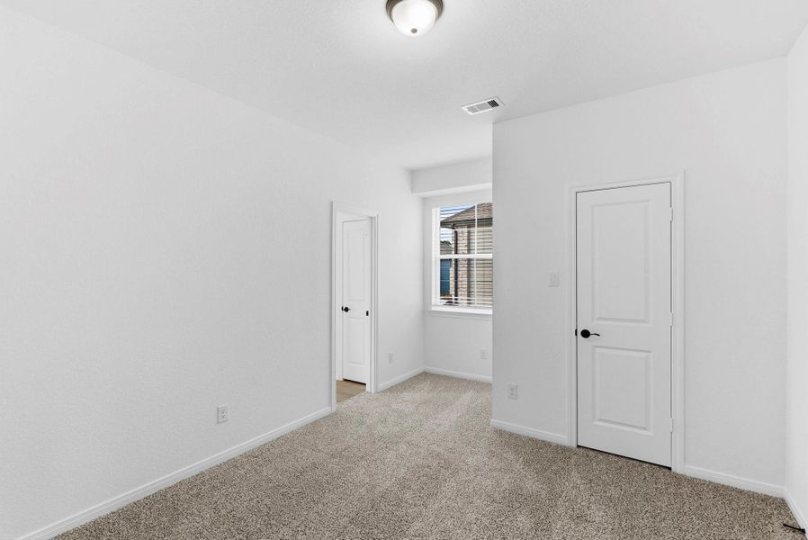 Spacious, unfurnished interior of a new home in Woodforest, Montgomery (Image 15).