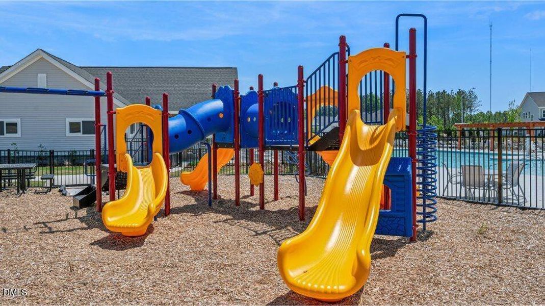 sun_edgeauburn_pic_amenity_playground_2o sun_edgeauburn_pic_amenity_playground_2o
