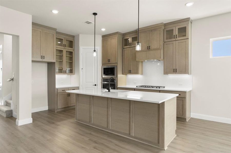 08. 2508 Grinnel - Kitchen (2)