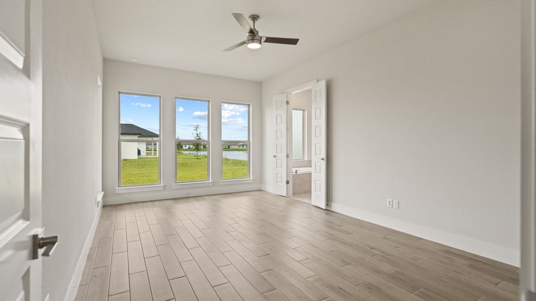 Representative unfurnished interior of a home built from the 2011F by Perry Homes in Turnleaf 50', Punta Gorda (Image 31).