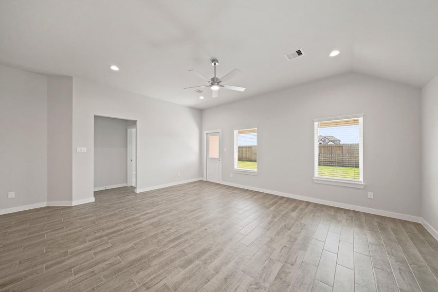 Spacious, unfurnished interior of a new home in Briarwood Crossing, Rosenberg (Image 11). Spacious, unfurnished interior of a new home in Briarwood Crossing, Rosenberg (Image 11).