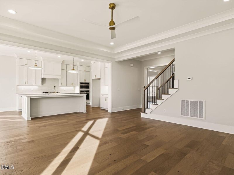 018-1280x960-living-room