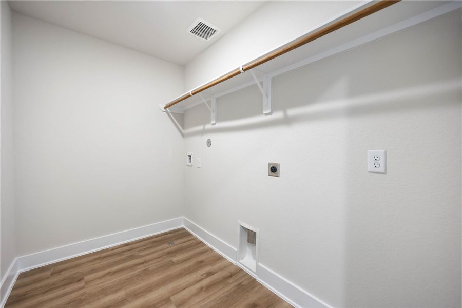 Spacious, unfurnished interior of a new home in Alicante, Houston (Image 20). Spacious, unfurnished interior of a new home in Alicante, Houston (Image 20).