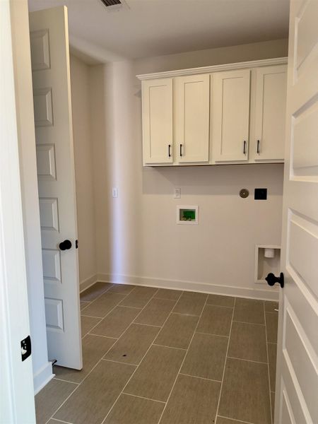 Image 23 of a home in White Oak.