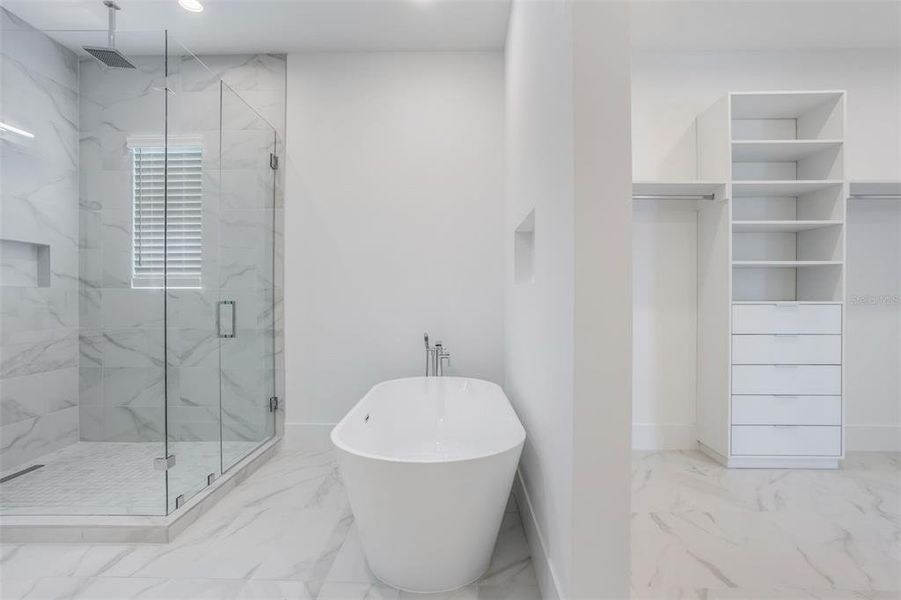 Furnished interior view inside a new home in , Montverde (Image 9).