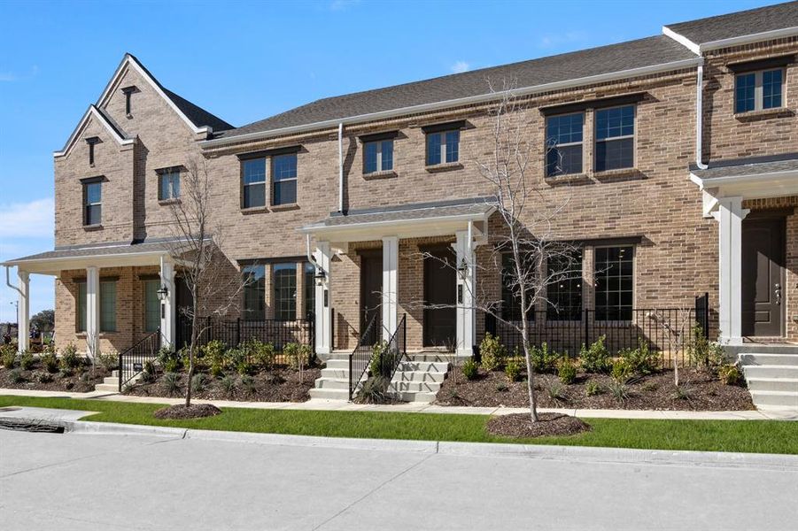 629 Redwood- Front-2 629 Redwood- Front-2