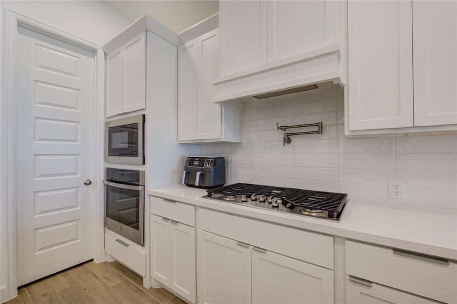 Furnished interior view inside a new home in Cross Creek West, Fulshear (Image 33).