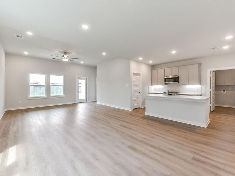 Spacious, unfurnished interior of a new home in River Ranch Meadows, Dayton (Image 19).