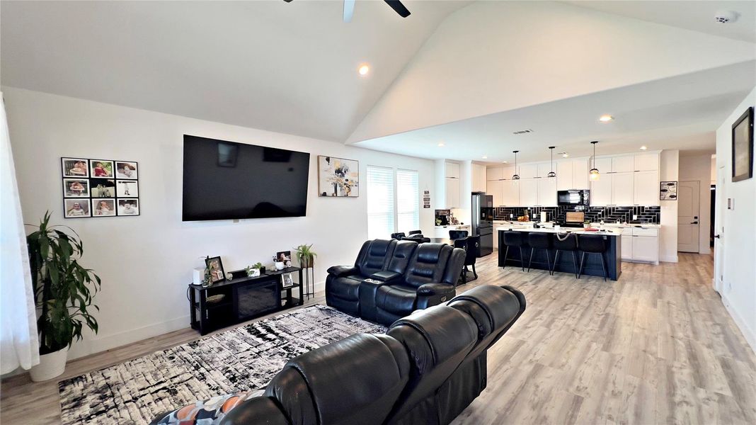 Furnished interior view inside a new home in , Baytown (Image 11).