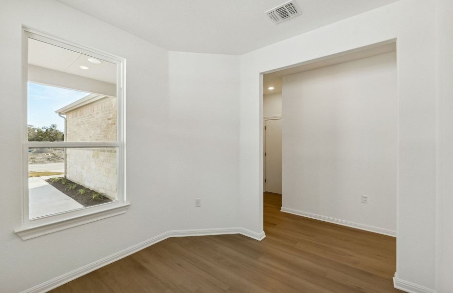Spacious, unfurnished interior of a new home in Sun City Texas, Georgetown (Image 13).