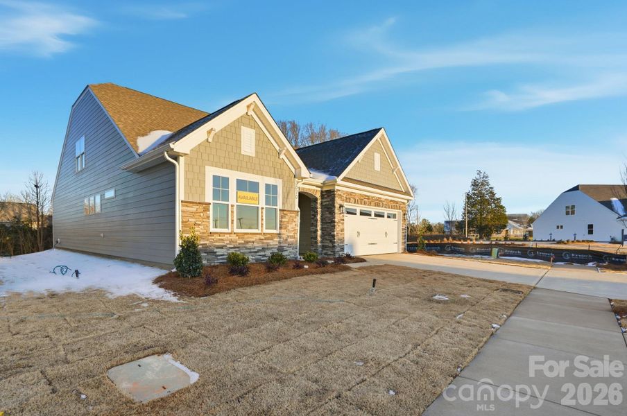 Homesite 4 features an Avery floorplan with an F elevation