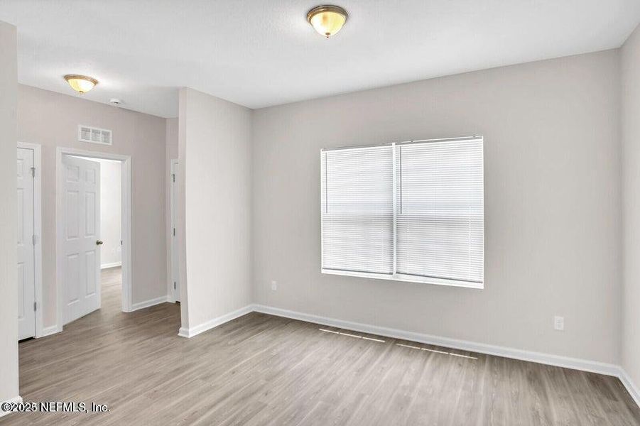Spacious, unfurnished interior of a new home in , Jacksonville (Image 10).