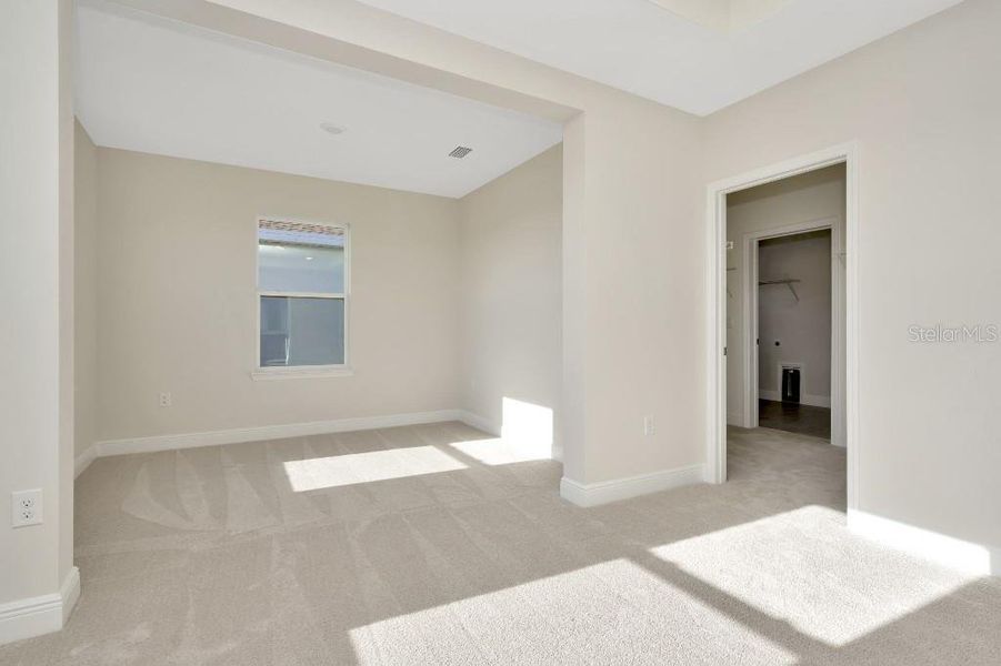 Spacious, unfurnished interior of a new home in Mangrove Manor, Apollo Beach (Image 29).