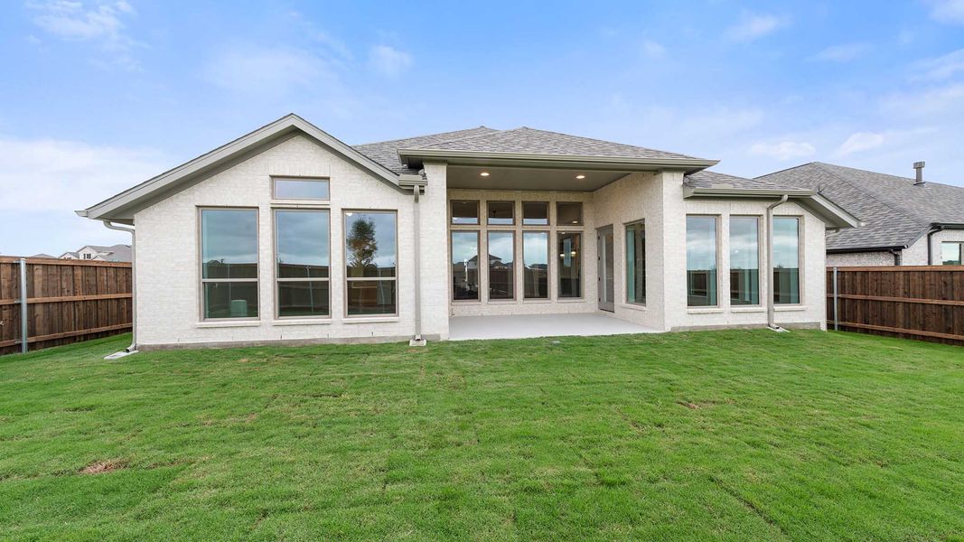 Exterior details and patio area of a home in Meraki, Forney (Image 4).