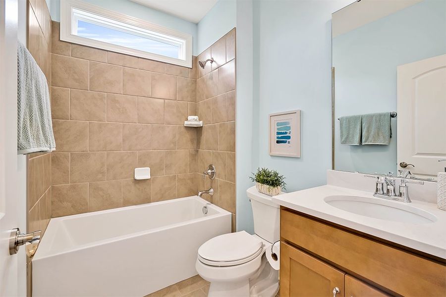 Charleston Harbor, Guest Bathroom