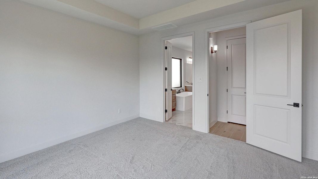 Spacious, unfurnished interior of a new home in Ladera, San Antonio (Image 22).