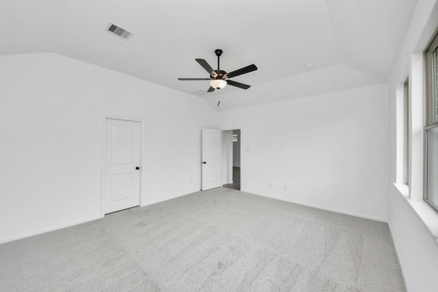 Spacious, unfurnished interior of a new home in 45' Traditional Homes at Elyson, Katy (Image 21).