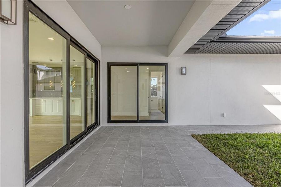 Exterior details and patio area of a home in , Orlando (Image 28).