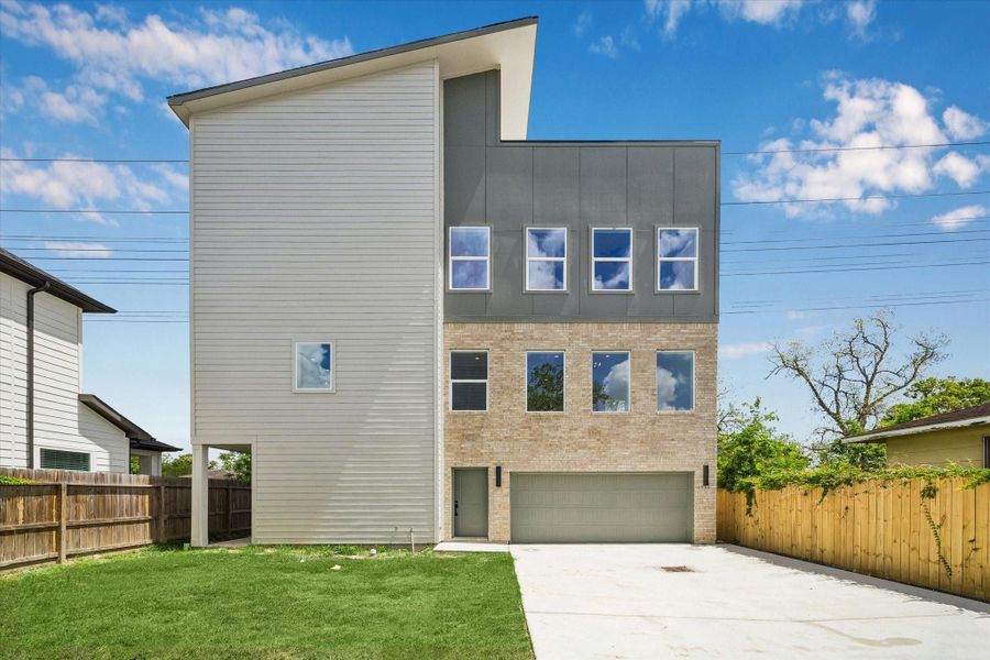 Front exterior of a new home in , Houston, TX, highlighting curb appeal (Image 1). Front exterior of a new home in , Houston, TX, highlighting curb appeal (Image 1).