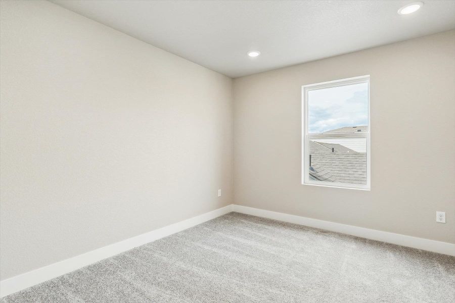 Spacious, unfurnished interior of a new home in Pony Park, Colorado Springs (Image 16).
