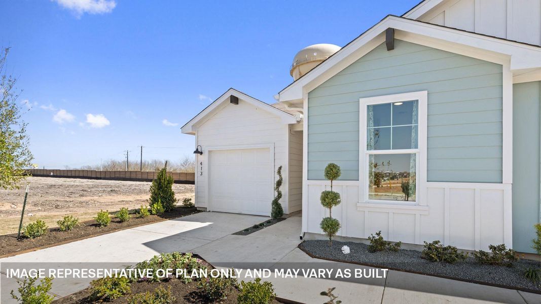 Exterior details and patio area of a home in Wayside, Uhland (Image 3).