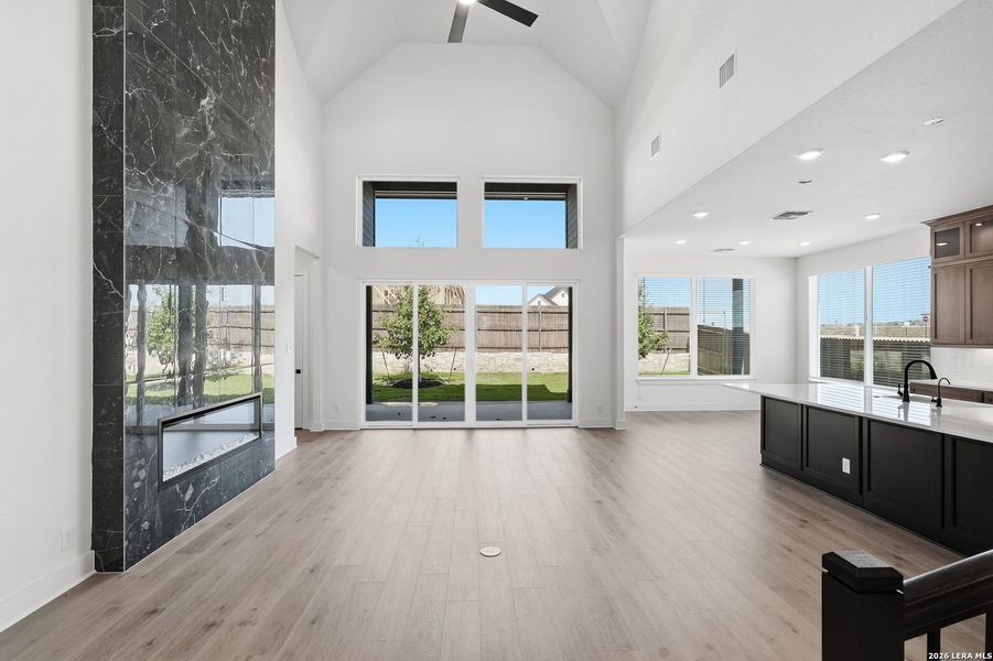 Spacious, unfurnished interior of a new home in Prominence Urban, San Antonio (Image 33).