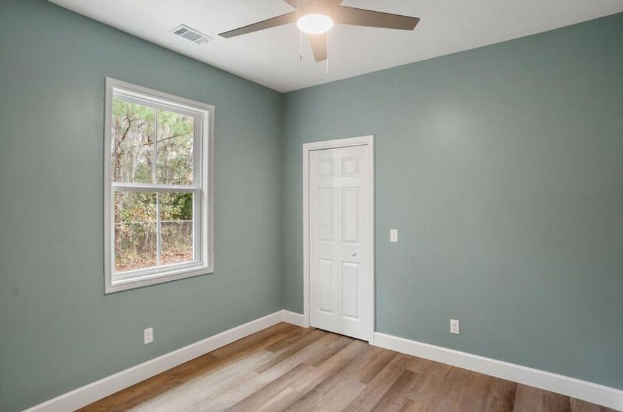 Spacious, unfurnished interior of a new home in , Seabrook (Image 15).